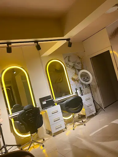 Glam Station Burcu Dağ Saç ve Güzellik Salonu 4