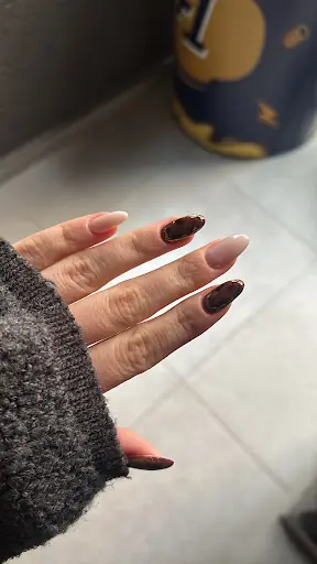 The Beauty Almina Çiçek – Tırnak / Nail Studio, İstanbul (2. fotoğraf)