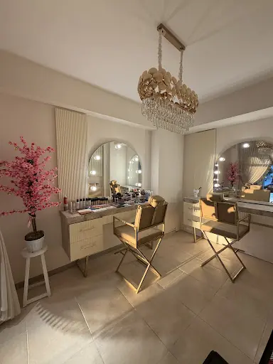 Cansu Güngör Hair Make-Up Studio
