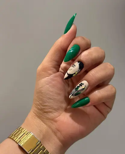 Ezgi ile Yeşimin tırnakları – Tırnak / Nail Studio, İstanbul