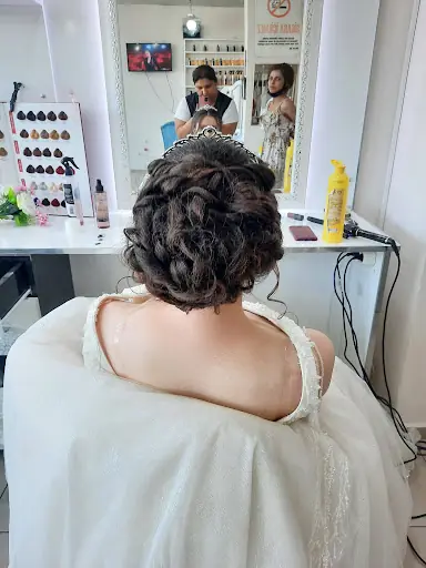 Almira Bayan Kuaförü 3