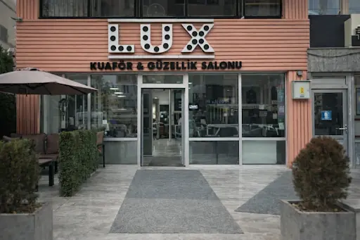 LUX KUAFÖR VE GÜZELLİK SALONU 2