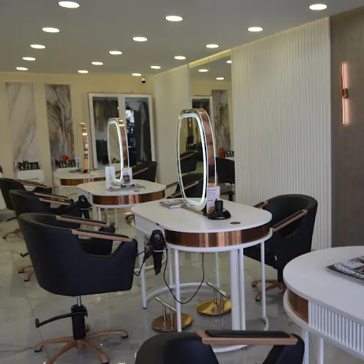 Özgürkara_hairmakeupstudio 2