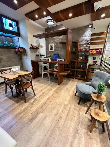 Niche Kuaför Güzellik Salonu Protez Tırnak Cilt Bakımı Saç Tasarım 2