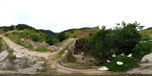 Çakrak Kilisesi ve Kemer Köprüsü