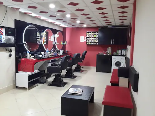 USTA ELLER GÜZELLİK SALONU 2