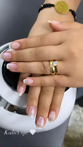 Büşra Arı Kuaför Ve Güzellik Salonu 2