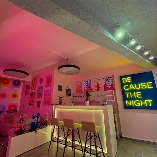 Kartal Protez Tırnak/Hello Pink House Beauty Studio