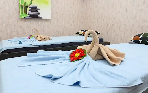 Mills Hotel Spa Center 4