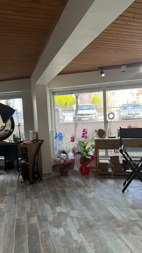 Nihal Elikan Makeup Hair Studio 3