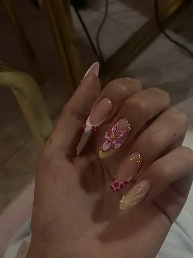 Barbi Güzellik Stüdyo & Protez Tırnak İpek Kirpik – Tırnak / Nail Studio, İstanbul