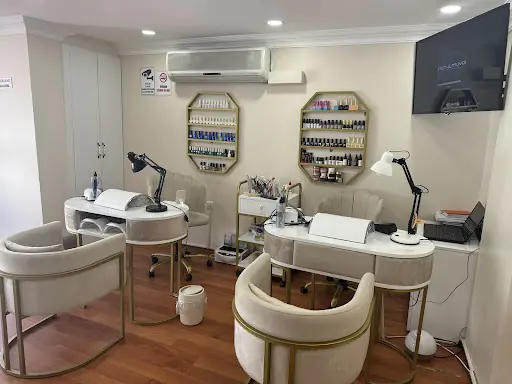 Seren Akar Beauty Studio 3