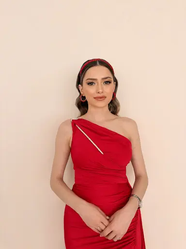Seray Gülseren hairmakeup Studio 4