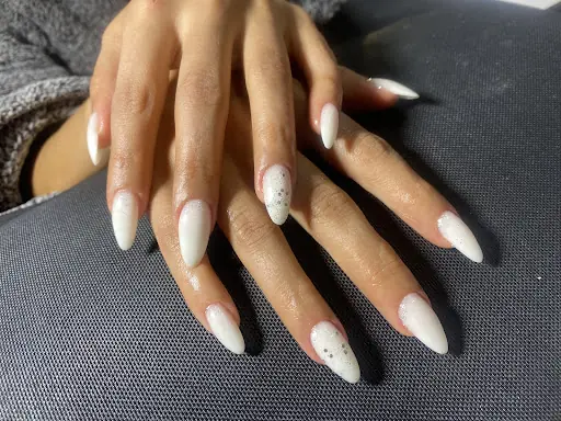 Esraaydinbeauty – Tırnak / Nail Studio, İstanbul