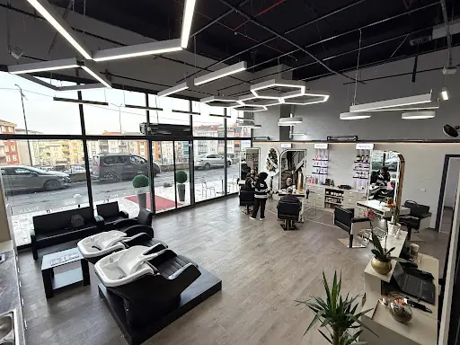 Venezia Okan Balkanlı Coiffeur Men & Women 2