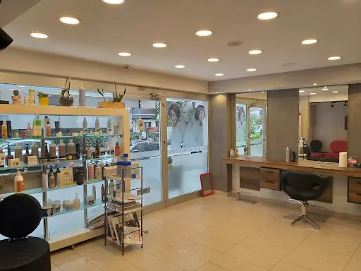 Salon Mk Mehmet Koca Kuaför – Tırnak / Nail Studio, Maltepe, İstanbul (4. fotoğraf)