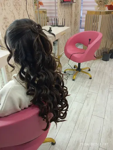 SALOON ÖZNUR GÜZELLİK VE BAYAN KUAFÖRÜ 4