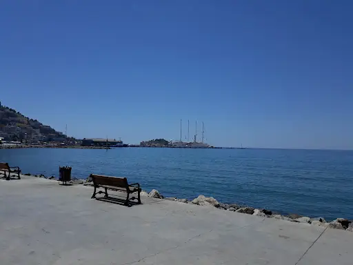 Kuşadası Artisans Kuaför 4