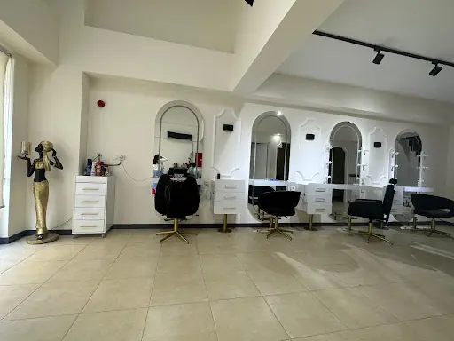 Luxe Elegans Beauty 5