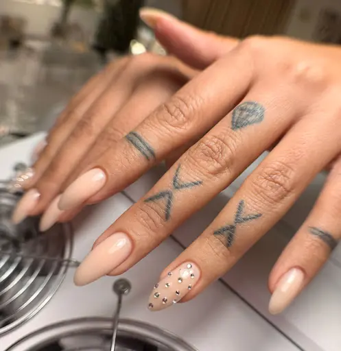 MelikeTopal beauty / lazer epilasyon – Tırnak / Nail Studio, İstanbul (4. fotoğraf)