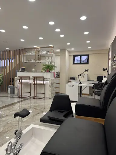 Özgürkara_hairmakeupstudio