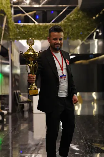 Saloon Ünal Aras