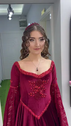 PINAR SANDIKÇI GÜZELLİK PLAZA & GÜZELLİK AKADEMİ