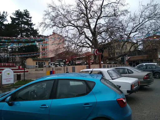 Cumhuriyet Meydanı 3