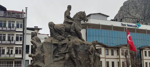 ÖVGÜ KUAFÖR 4