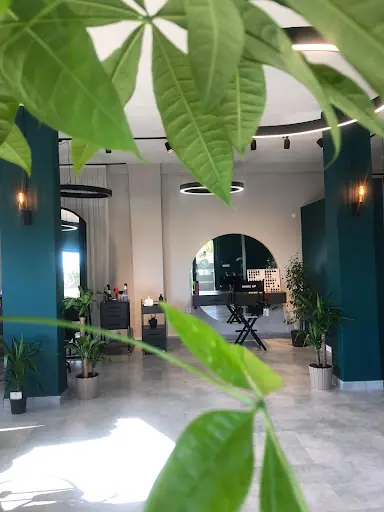 MYS Hair&Makeup Studio 4