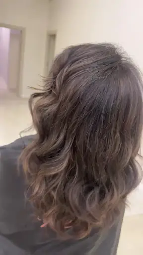 Nazende Hair And Nails Coiffeur 3