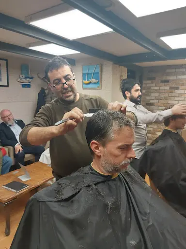 Kupa Kızı Erkek Kuaförü 2