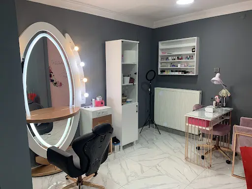 LUX KUAFÖR VE GÜZELLİK SALONU
