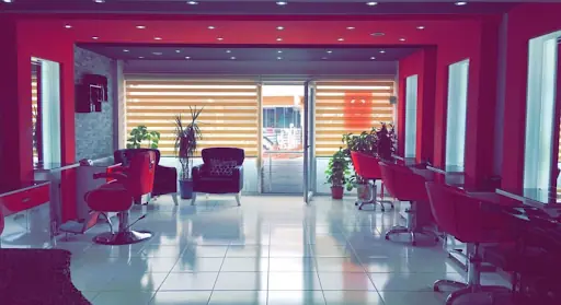 Excellent Bayan Kuaförü ve Güzellik Merkezi 3