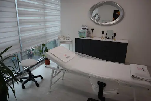 Afram Güzellik Merkezi – Tırnak / Nail Studio, İstanbul