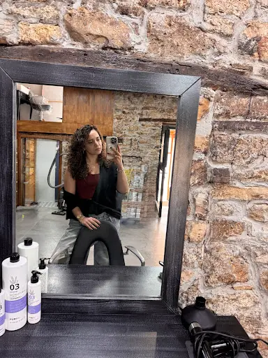 YENİ FOÇA DENİZ KUAFÖR & GÜZELLİK