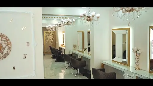 Saliha Güler Hair Designer & Make Up 5