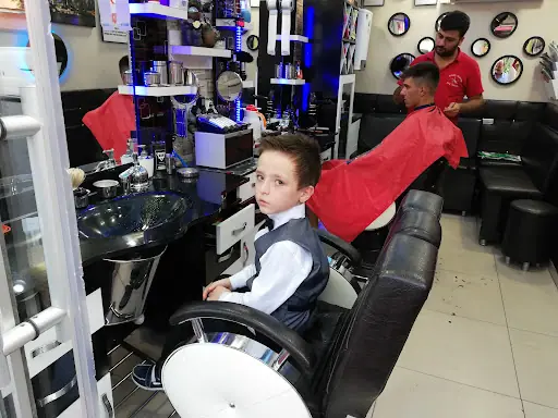 Klasik Erkek Kuaforü &Protez saç Merkezi