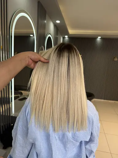 SALON AURA