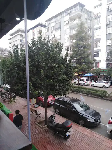 Yiğit Genç Hair Studio 4