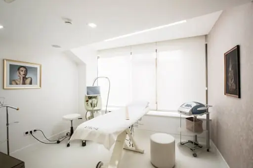 Op. Dr. Arda Katırcıoğlu | Liposuction | Meme Büyütme | Göğüs Estetiği | Karın Germe | Vücut Estetiği İstanbul Nişantaşı – Diğer (Güzellik), İstanbul (2. fotoğraf)