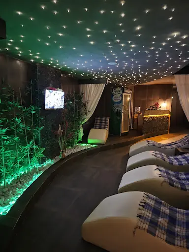 Royal Family Spa 2