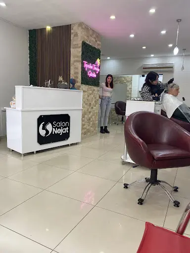 Salon_nejat