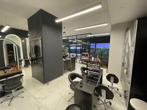 Selçuk Reisoğlu Hair Artist Kuaför ve Güzellik Salonu