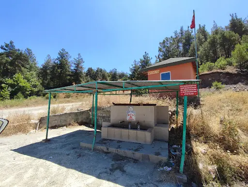 Çeşme ve Mescit 2