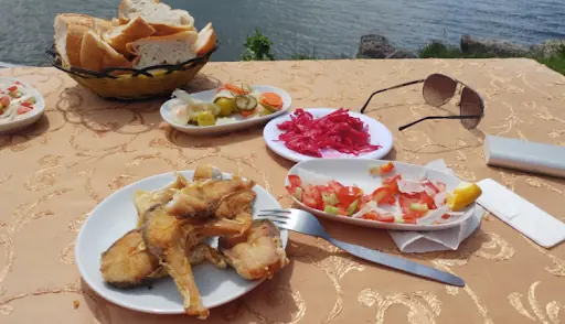 Günayın Yeri Çıldır Gölü Kamp & Canlı Alabalık Restoran 2